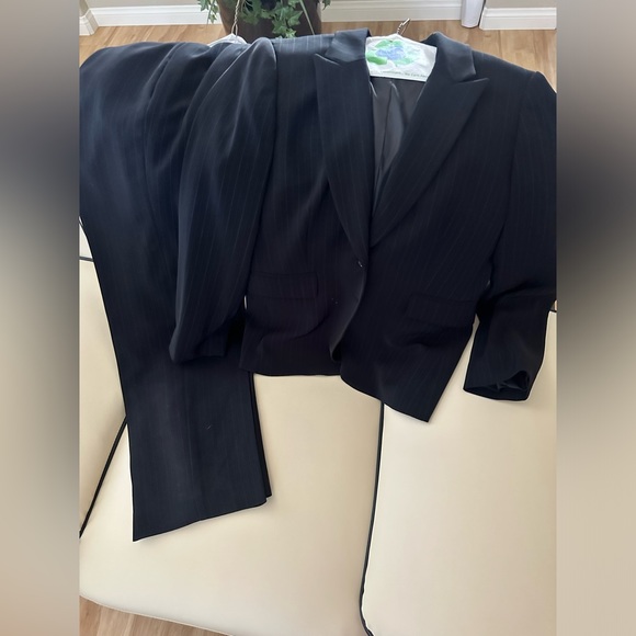 Tahari Arthur Levine Ladies Dress Suit - Pin Stripes - Picture 8 of 10